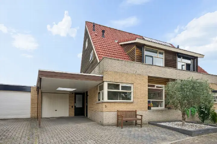 Appartement te koop: Bloemenhof 5, Bloemenbuurt Oosterhout (Ge)