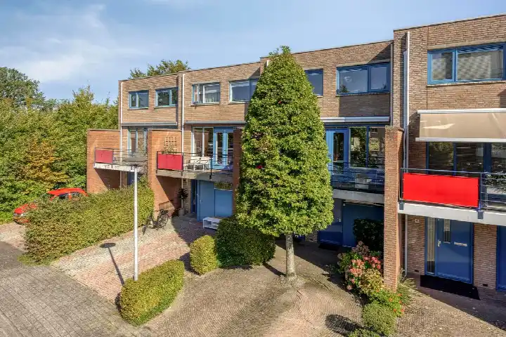 Terraced house for sale: Bloemersmaborg 21, Klein Martijn Groningen