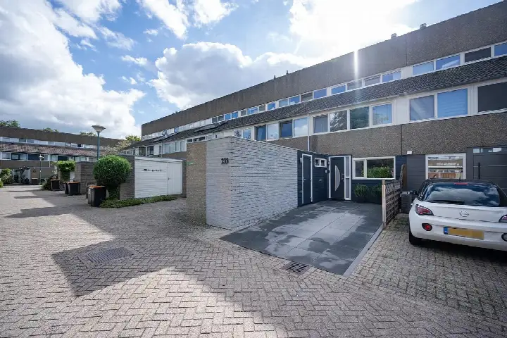 Tussenwoning te koop: Bloemstede 233, Bloemstede Maarssen
