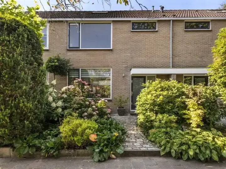 Terraced house for sale: Blommesteinsingel 24, Lusten-, Burgen- en Steinenbuurt Gouda