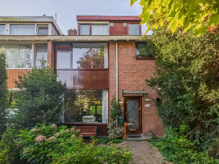Terraced house for sale: Blondeelstraat 236, Het Lage Land Rotterdam