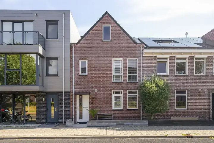 Tussenwoning te koop: Boelijn 150, Noorderplassen W.-Oost Almere