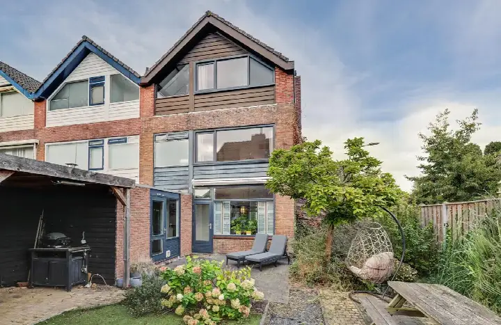Corner house for sale: Boerhaavestraat 1, Reeuwijk-Brug-Midden Reeuwijk