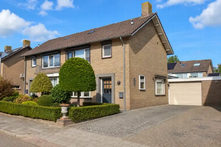 Tussenwoning te koop: Boerhaavestraat 7, Vlierden kern Vlierden