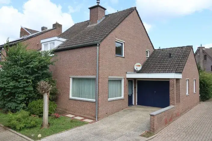 Twee-onder-één-kap te koop: Bombeydaal 18, De Heeg Maastricht