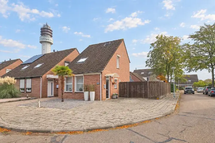 Corner house for sale: Bonenberg 10, Roer-Zuid Roermond