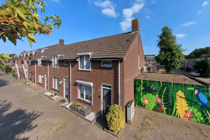 Tussenwoning te koop: Borculolaan 80, Gesworen Hoek Oost Tilburg