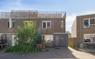 Corner house for sale: Boris Pasternak-erf 236, Pearl Buck-erf en omgeving Dordrecht