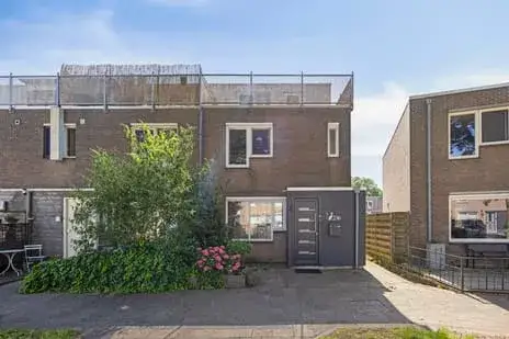 Corner house for sale: Boris Pasternak-erf 236, Pearl Buck-erf en omgeving Dordrecht