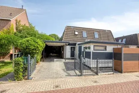 Terraced house for sale: Boris Pasternak-erf 65, Pearl Buck-erf en omgeving Dordrecht