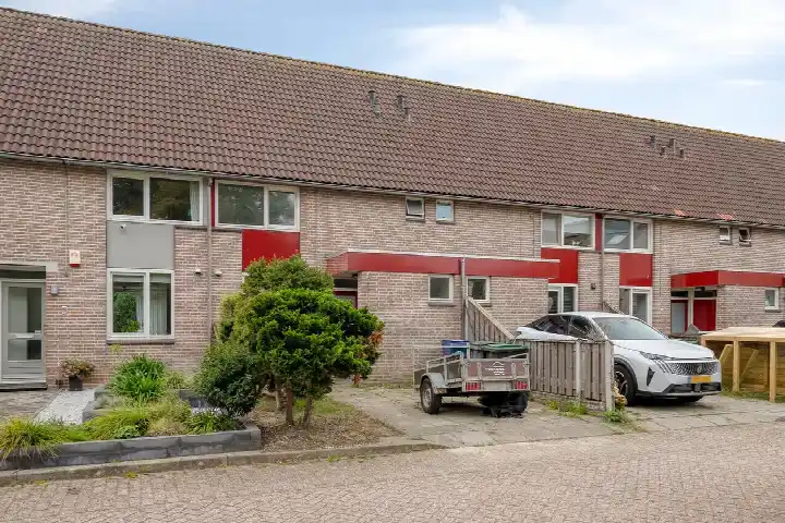 Terraced house for sale: Borstelgrasstraat 32, Kruidenwijk Noord- midden Almere