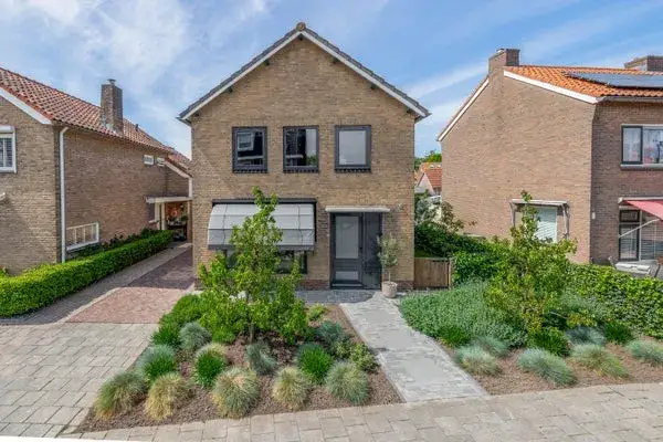 Vrijstaande woning te koop: Bosdreef 42, Dirksland centrum Dirksland