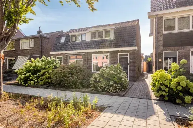 Twee-onder-één-kap te koop: Boslaan 117, Gezonken Hoek Veenendaal