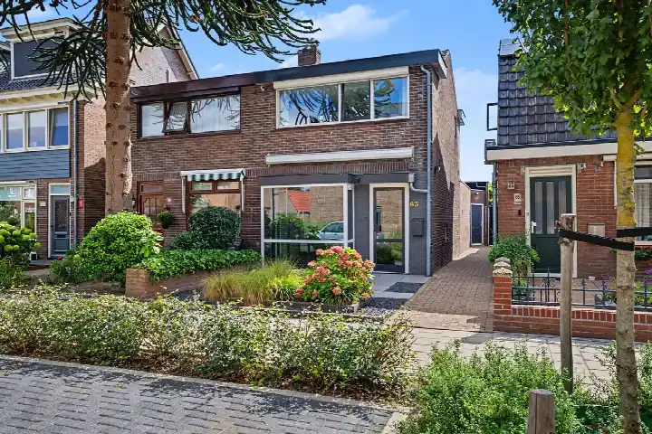 Twee-onder-één-kap te koop: Boslaan 63, Gezonken Hoek Veenendaal