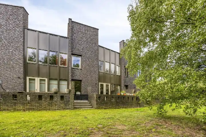 Tussenwoning te koop: Bosleeuwerik 14, Bosrijk Eindhoven
