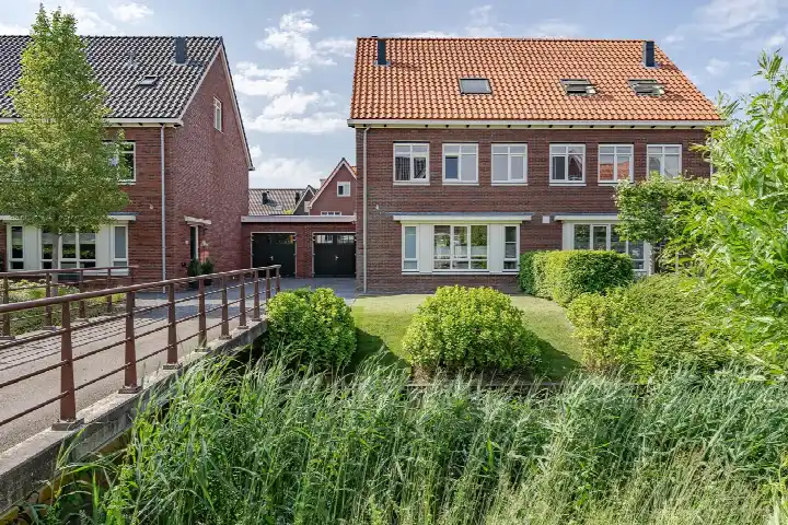 Twee-onder-één-kap te koop: Boterbloem 12, Hazerswoude-Dorp-Oost Hazerswoude-Dorp