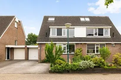 Tussenwoning te koop: Boterbloemweide 37, Molenvliet-West Woerden