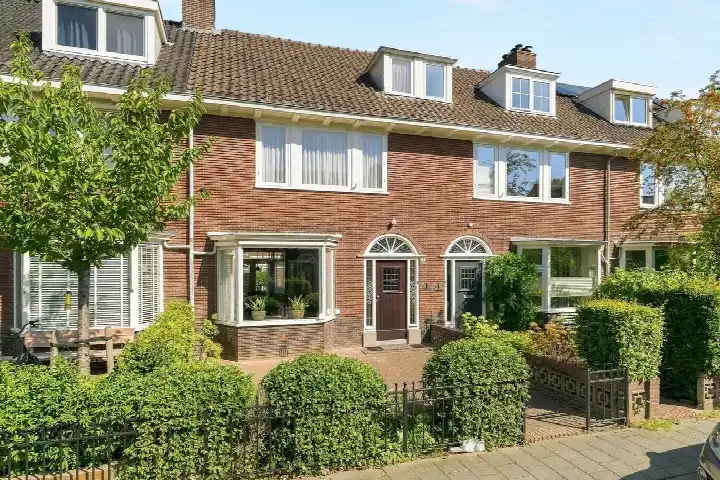 Terraced house for sale: Boudewijn van Roonstraat 9, Molenbeke Arnhem