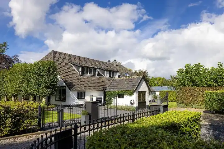 Twee-onder-één-kap te koop: Bovenheigraaf 26A, Verspreide huizen Oldebroek Oldebroek