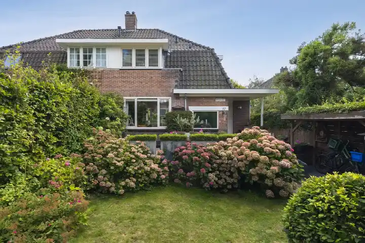 Tussenwoning te koop: Bovenkerkerkade 12, Kastanjebuurt Amstelveen