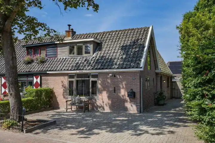 Twee-onder-één-kap te koop: Bovenweg 98, Sint-Pancras kern Sint Pancras