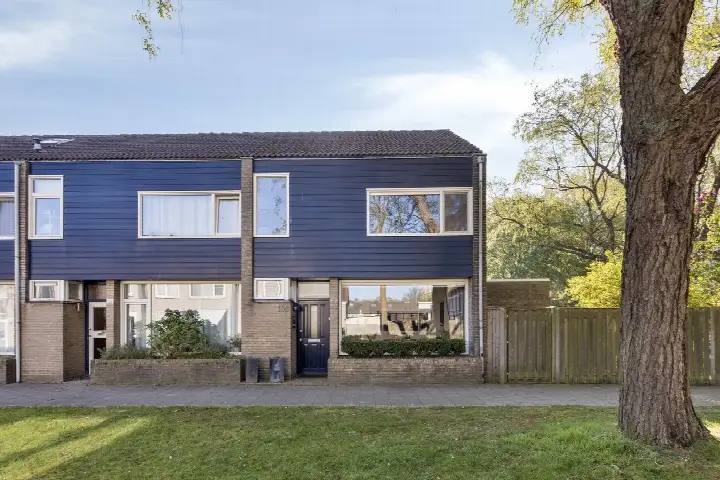 Corner house for sale: Brahmsstraat 108, Heikant Zuid-Oost Tilburg