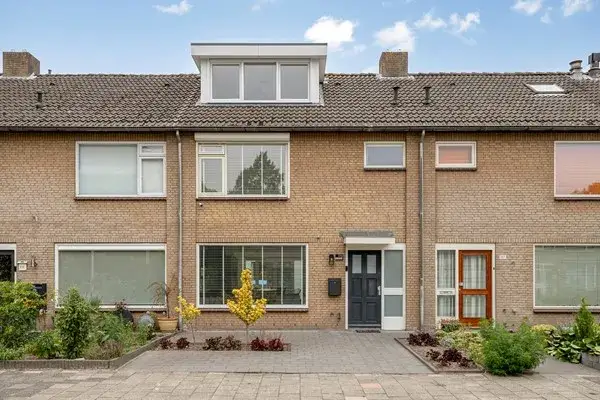 Terraced house for sale: Brahmsstraat 109, Heikant Zuid-Oost Tilburg