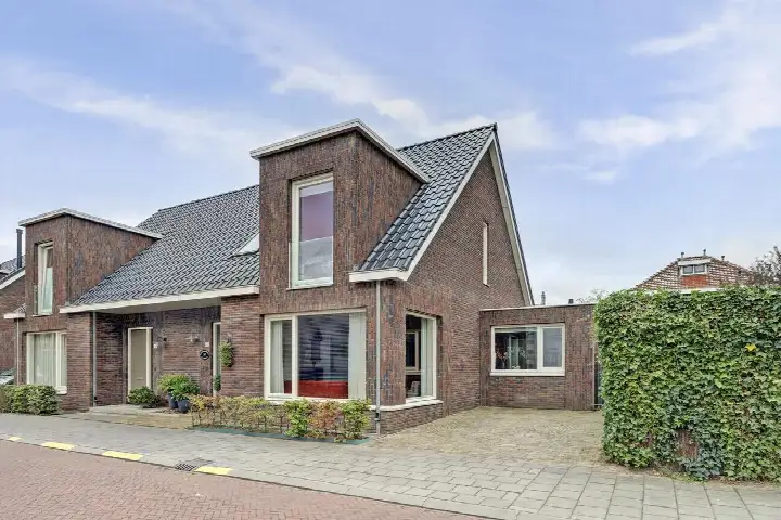 Twee-onder-één-kap te koop: Bramhaar 2, Dorp Diepenveen Diepenveen