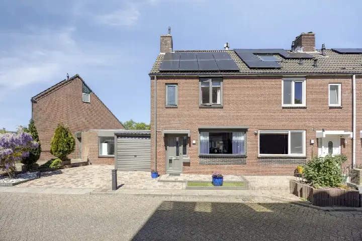 Tussenwoning te koop: Brasem 7, Koele Nacht Hellevoetsluis