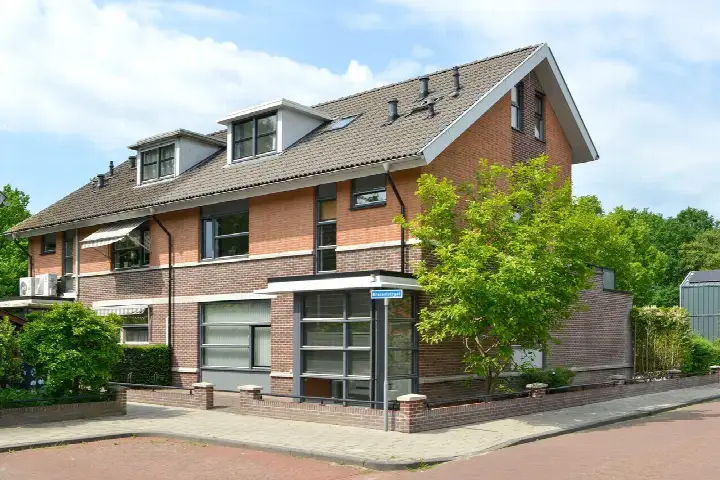 Twee-onder-één-kap te koop: Brasemstraat 3, Noordbuurt Eemnes