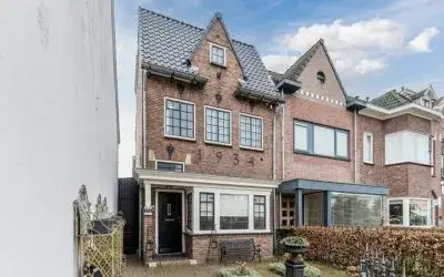 Corner house for sale: Bredaseweg 274, Kromhoutpark Tilburg