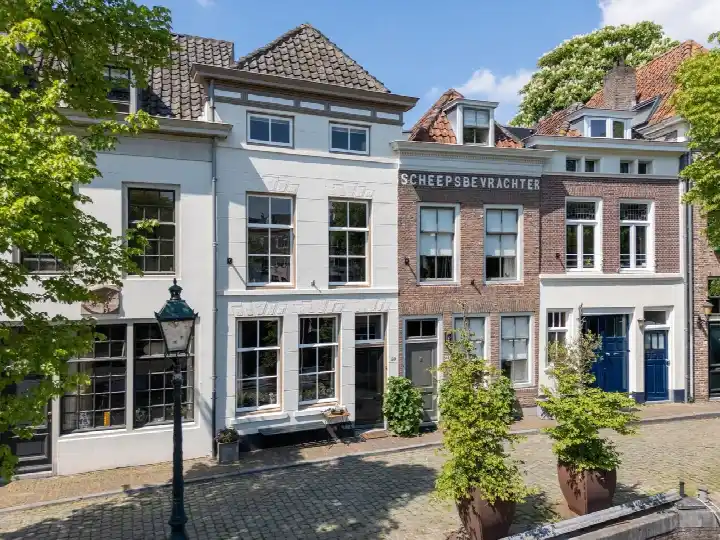 Tussenwoning te koop: brede haven 50, Binnenstad centrum 'S-Hertogenbosch