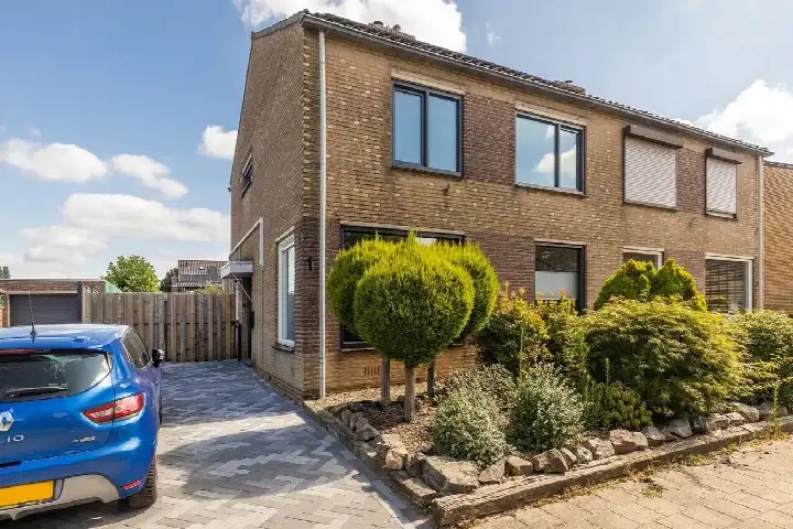 Twee-onder-één-kap te koop: Brederodestraat 1, Elsloo Elsloo