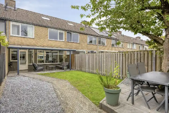 Tussenwoning te koop: Brederolaan 28, Banakkers 3 Etten-Leur