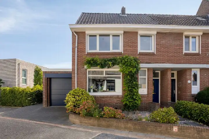 Corner house for sale: Bredeweg 9, Kern Maasniel Roermond