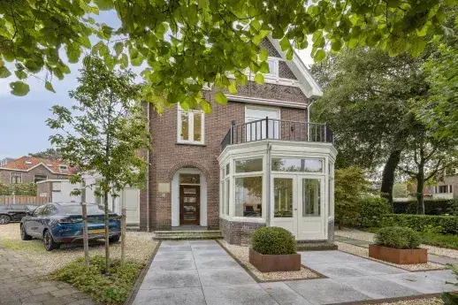 Apartment for sale: Brediusweg 19, Hooftlaan Bussum