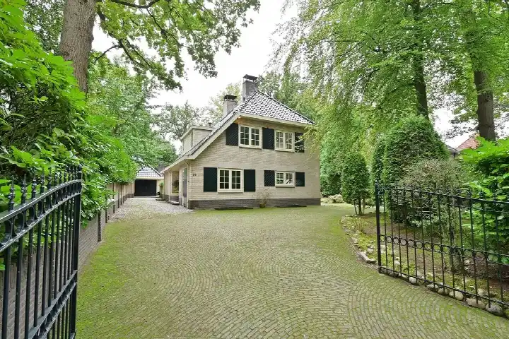 Detached house for sale: Brediusweg 86, Bos van Bredius-Zuid Naarden