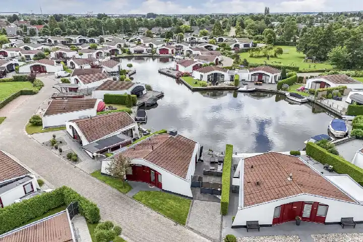 Vrijstaande woning te koop: Brekkenweg 4-89, Lemmer-Frieslandpark Lemmer