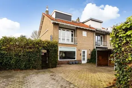 Hoekwoning te koop: Bremlaan 1, Nieuw-Loosdrechtsedijk Loosdrecht