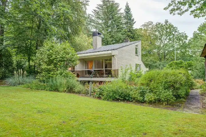 Vrijstaande woning te koop: Bremlaan 12, 't Hoogt van 't Kruis Hilversum
