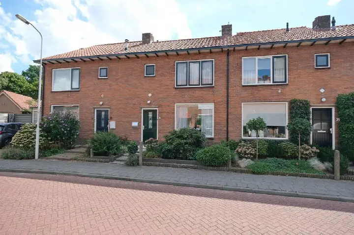 Tussenwoning te koop: Bremlaan 37, Bloemenbuurt Ede