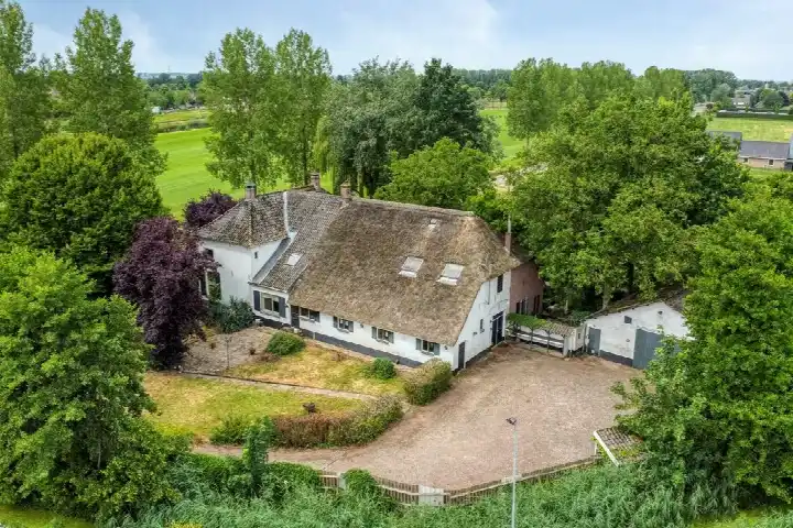 Semi-detached for sale: Brenksestraat 6, Verspreide huizen Echteld Echteld