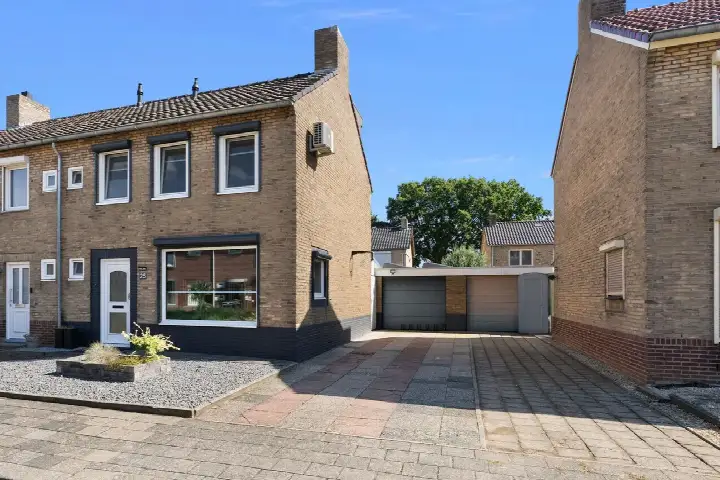 Semi-detached for sale: Brikkenstraat 25, Maasbracht Maasbracht