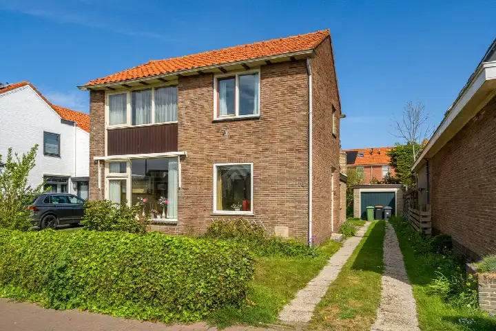 Twee-onder-één-kap te koop: Brink 10, De Koog De Koog