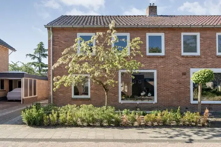 Twee-onder-één-kap te koop: Brinkstraat 5, Reutum kern Reutum