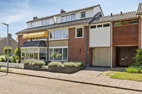 Tussenwoning te koop: Broederhof 2, Veldhoven Veldhoven