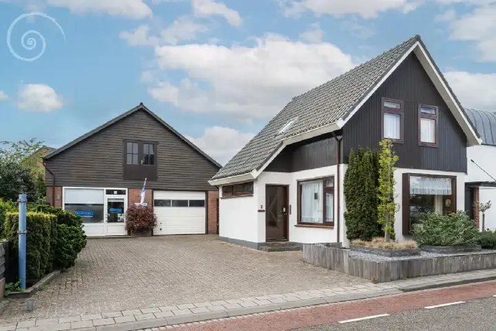 Twee-onder-één-kap te koop: Broekweg 2, Ouddorp centrum Ouddorp