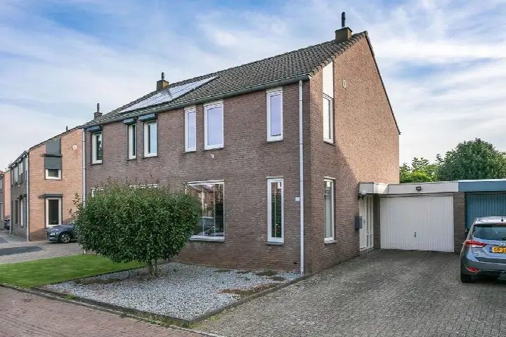 Terraced house for sale: Broensdel 14, Merkelbeek-Douvergenhout Merkelbeek