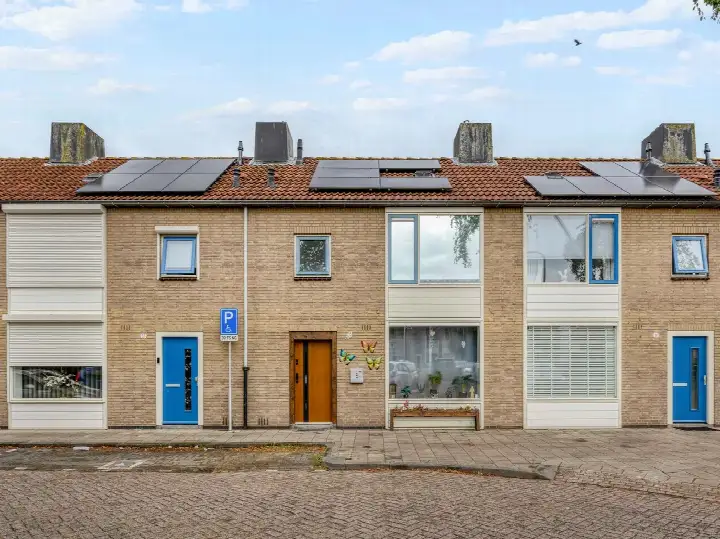 Tussenwoning te koop: Brommastraat 33, Luchthavenbuurt West Tilburg