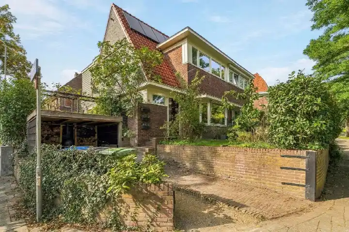 Twee-onder-één-kap te koop: Bronbeeklaan 37, Paasberg Arnhem